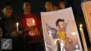 Sebuah poster bergambar Intan Olivia Marbun yang merupakan korban dari pelemparan Bom Samarinda dibawa saat aksi doa bersama di depan Istana Negara, Jakarta, Selasa (15/11). (Liputan6.com/Immanuel Antonius)