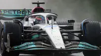 Pembalap Mercedes-AMG Petronas, George Russell, akan mengawali balapan F1 GP Hungaria di posisi terdepan setelah menjadi yang tercepat pada sesi kualifikasi, Sabtu (30/7/2022) malam WIB. (AP Photo/Darko Bandic)