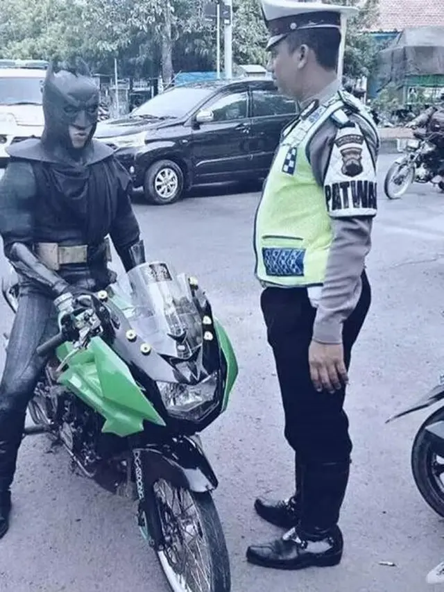 6 Kostum Pengendara Motor Ini Unik, Jadi Pusat Perhatian di Jalan Raya