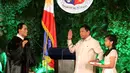 Rodrigo Duterte saat dilantik menjadi Presiden Filipina menggantikan Benigno Aquino, Istana Malacanang, Manila, Filipina, Kamis (30/6). Rodrigo berjanji akan mengatasi kriminalitas di Filipina dengan tegas. (REUTERS/Erik De Castro)
