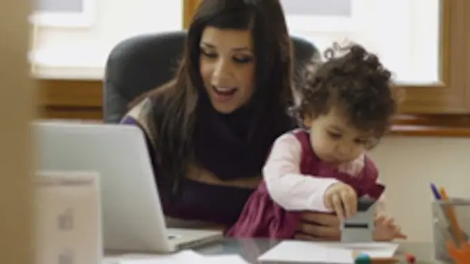 Ilustrasi working mom./Copyright shutterstock.com