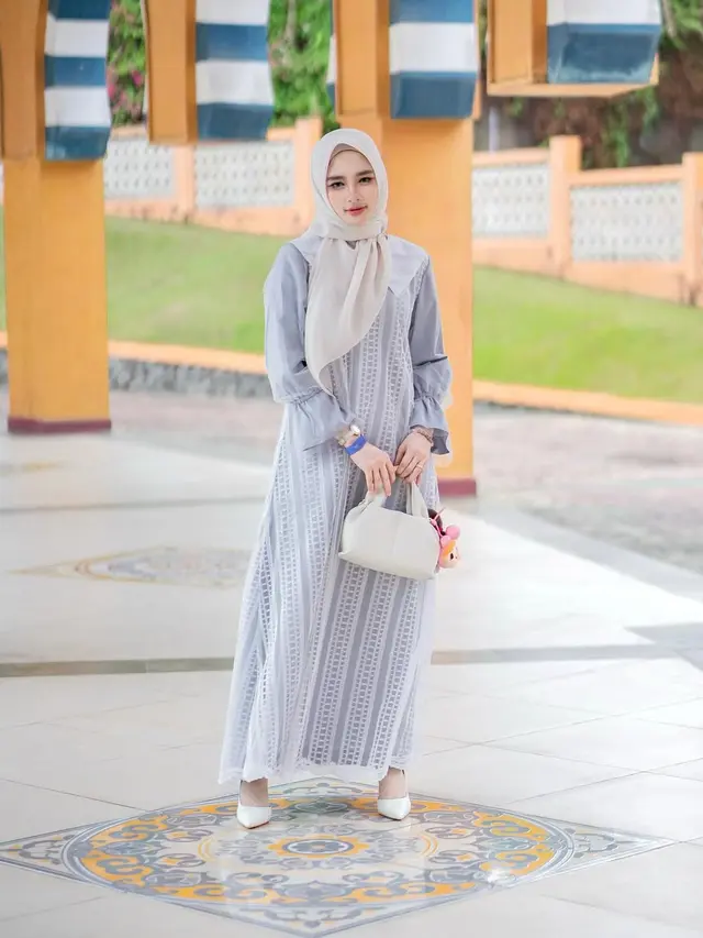 6 Model Gamis Simpel Inara Rusli, Anggun dan Modis untuk Tampilan Kekinian