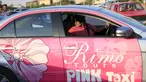 Mervat al-Badry, pengemudi taksi pink saat akan parkir di Kairo, Mesir, Selasa (8/9). Pink Taxi adalah sebuah taksi yang dikhususkan untuk kaum perempuan dan yang pertama kali ada di Mesir. (REUTERS/Amr Abdallah Dalsh)