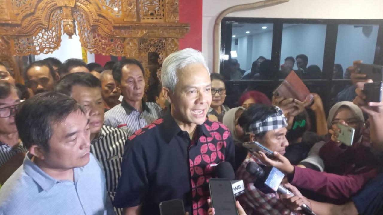 Saat ditanya jarak markas relawan menjadi tanda akan berduet dengan Prabowo di Pilpres 2024, Ganjar mengatakan, semua sosok digadang-gadang menjadi cawapresnya saat ini memiliki jarak yang sama.