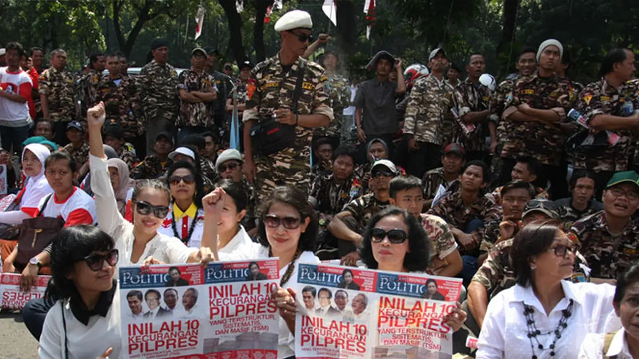 Massa Prabowo Geruduk MK