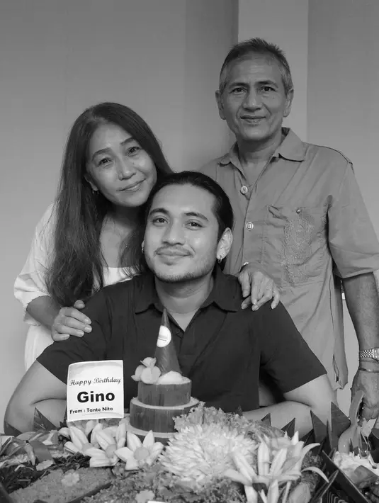 Giorgino Abraham sendiri merupakan aktor yang sudah lama eksis sejak tahun 2011. Sejak masih ABG sudah menghiasi layar kaca, hingga saat ini aktor yang berdarah Indonesia Belanda ini memiliki banyak penggemar. (Liputan6.com/IG/@giorgino_abraham)