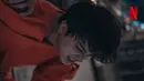 Bertekad untuk menyelesaikan konflik, Hyun Soo bergerak menuju ke Pangkalan Bencana Khusus, yang berisiko membuatnya jadi test subject. (Foto: Netflix)