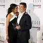 Pasangan Simon Cowell dan Lauren Silverman terlihat kompak saat menghadiri ajang Elle Style Awards 2015, London, Selasa (24/2). (AFP PHOTO/Justin Tallis)