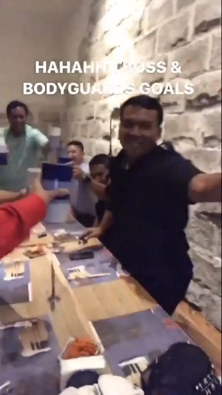 Awkarin mengerahkan sejumlah bodyguard untuk menjaganya. (Instagram/awkarin)