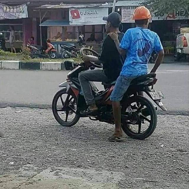 6 Potret Modifikasi Stang Motor Ini Bikin Tepuk Jidat, Menyusahkan Diri