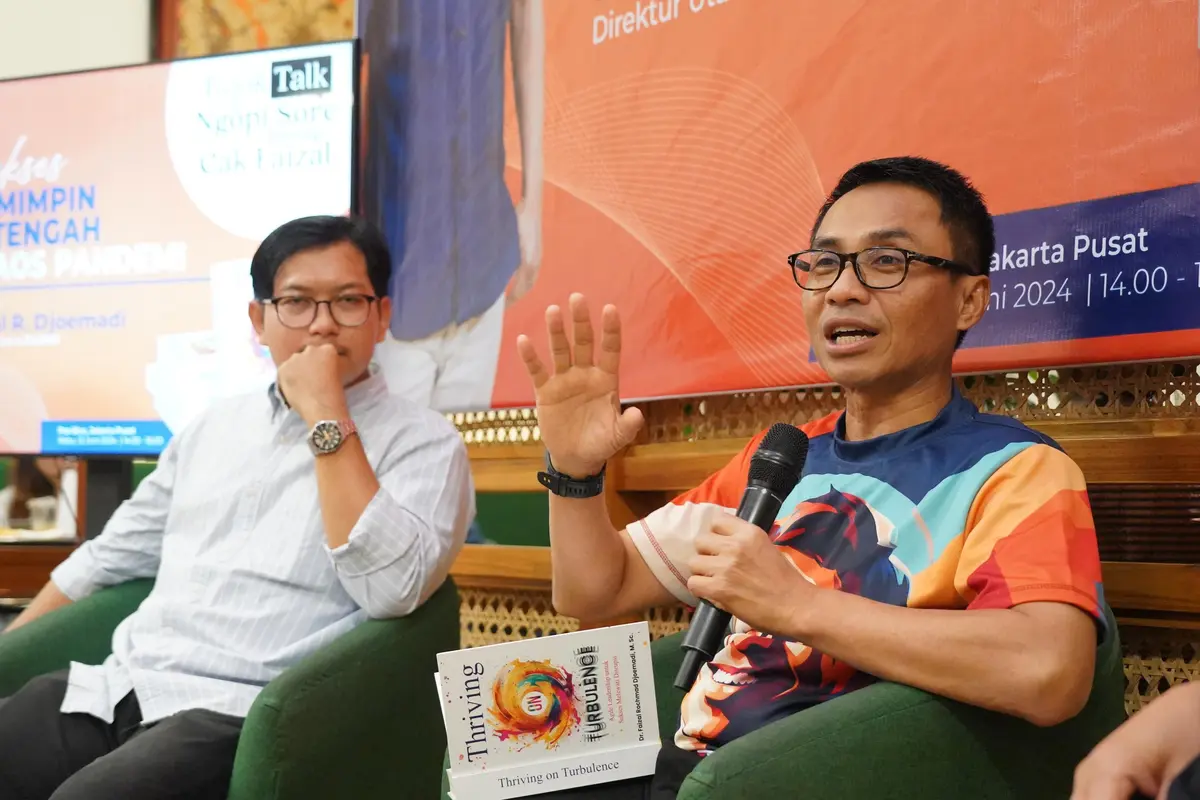 Direktur Utama Pos Indonesia Faizal Rochmad Djoemadi, dalam acara Book Talk bertajuk Sukses Memimpin di Tengah Chaos Pandemi. (Dok PosIND)
