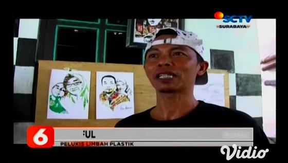 VIDEO: Pria di Lumajang Pakai Limbah Plastik untuk Melukis