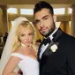 Pernikahan Britney Spears dan Sam Ashgari di rumahnya yang terpencil di Los Angeles, Amerika Serikat (dok.Instagram/@britneyspears/https://www.instagram.com/p/CepUVQOpaup/Komarudin)