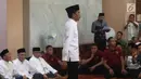 Presiden Joko Widodo bersiap memberi sambutan saat pembagian sertifikat tanah wakaf di Masjid Raya Bani Umar, Tangerang Selatan, Jumat (22/2). (Liputan6.com/Angga Yuniar)