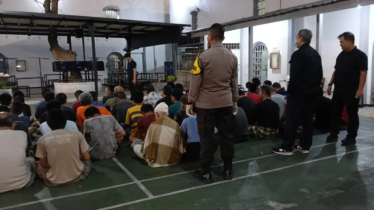 Razia seluruh kamar tahanan dilakukan Rutan Kelas IIB Serang, Banten setelah tragedi Ammar Zoni edarkan narkoba dari dalam Rutan Salemba.