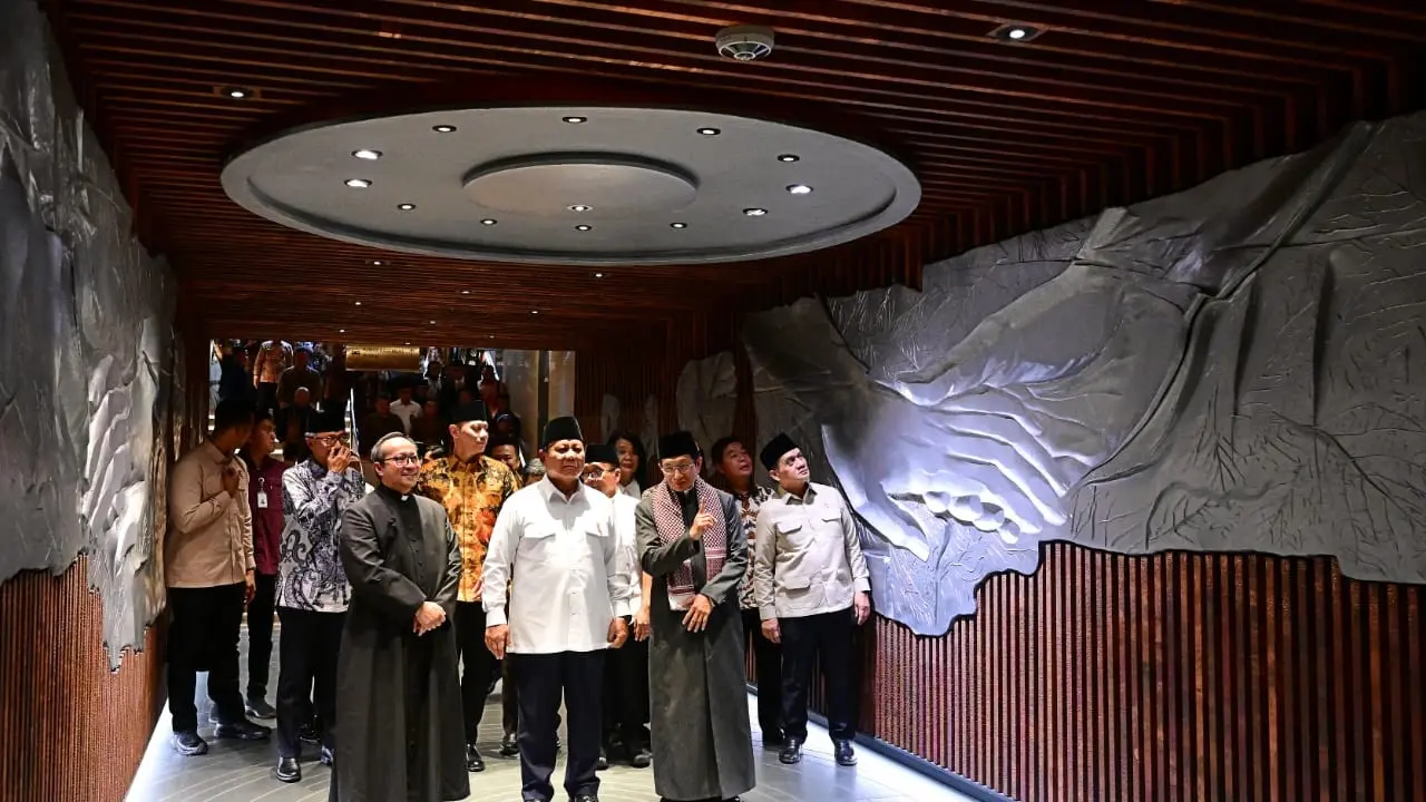 Presiden Prabowo Subianto, meresmikan Terowongan Silaturahim yang menghubungkan Masjid Istiqlal dan Gereja Katedral, Kamis (12/12/2024).