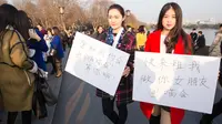 2 Gadis Ini Tawarkan Jasa Teman Kencan, Tertarik?