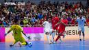 Pemain Timnas futsal Indonesia, Rio Pangestu mencoba melepaskan tembakan ke gawang pemain Vietnam pada laga final Piala AFF 2024 yang berlangsung di Terminal 21 Korat, Nakhon Ratchasima, Thailand, Minggu (10/11/2024) malam WIB. (Dok. Federasi Futsal Indonesia)