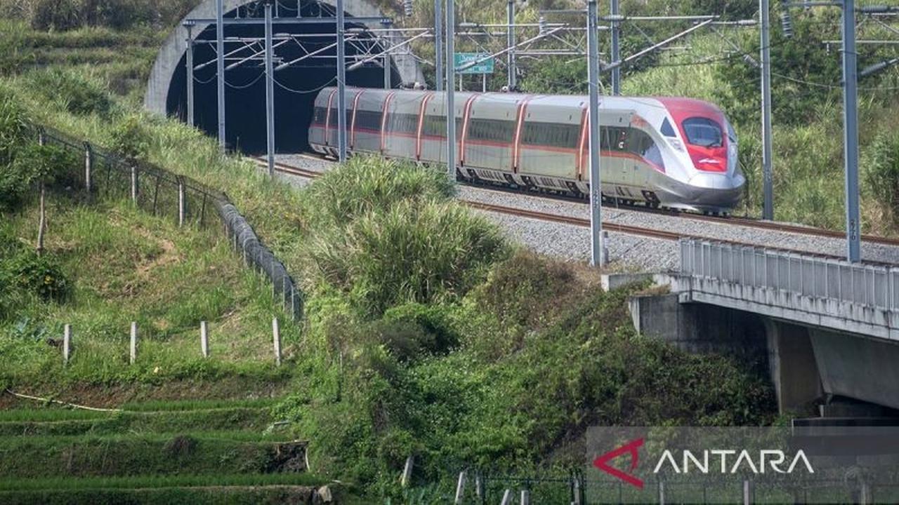 Ekonomi Sepekan: Whoosh Angkut 12 Juta Penumpang, PPN Turun, hingga Utang Kereta Cepat Dikaji
