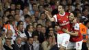 Penyerang Arsenal, Robin van Persie merayakan gol ke gawang Tottenham pada laga Liga Premier di Stadion White Hart Lane, Inggris, Rabu (20/4/2011). (AFP Photo/Adrian Dennis)