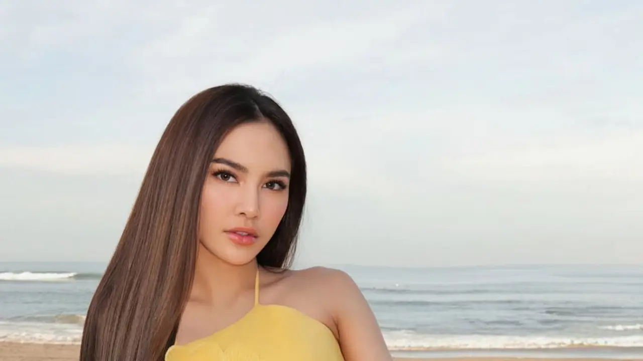 Pesona Mahalini Raharja Curi Perhatian dengan Rambut Panjang Berkilau di Tepi Pantai, Tetap Berkilau Tanpa Salt Hair Day