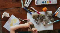 Mengajari anak berpikir kritis (Foto: unsplash/Sigmund)