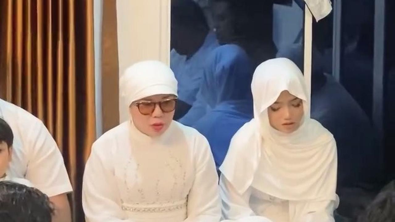 7 Potret Frans Faisal Gelar Pengajian Sebelum Menikah, Fuji Tampil Cantik Berhijab
