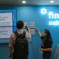 Pengunjung melihat barcode fintech pada Indonesia Fintech Summit and Expo (IFSE) 2019 di JCC Jakarta, Senin (23/9/2019). IFSE digelar sebagai upaya OJK dan Bank Indonesia selaku regulator untuk mengembangkan peran fintech dalam meningkatkan inklusi keuangan masyarakat. (Liputan6.com/Fery Pradolo)