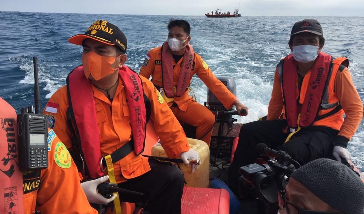 "KN SAR" 249 Permadi bertolak dari Dermaga Navigasi Tanjung Perak menuju  lokasi kejadian kecelakaan di koordinat 6° 51' 29.50" S 112° 56' 52.10" E," ujar Hariyadi , Kamis (13/6).<br>