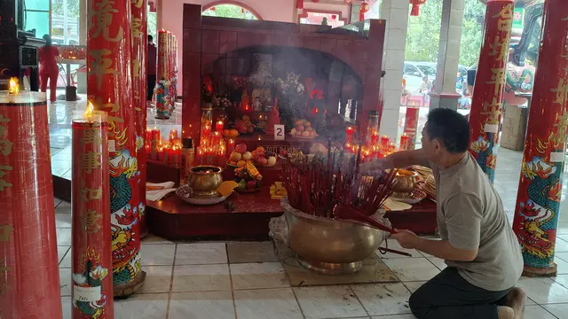 Wajah Imlek di Vihara Gayatri: dari Doa Damai hingga Tawa Anak-Anak