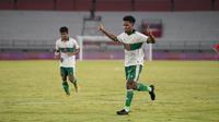 Gelandang Timnas Indonesia, Ramai Rumakiek, merayakan gol yang dicetaknya ke gawang Timor Leste pada laga FIFA Matchday, Minggu (30/1/2022). (dok. PSSI)