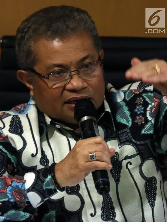 Juru Bicara Mahkamah Agung (MA), Andi Samsan Nganro memberikan keterangan dalam jumpa pers terkait putusan Baiq Nuril, di Jakarta, Senin (8/7/2019). MA menilai penolakan terhadap Peninjauan Kembali (PK) atas nama Baiq Nuril hanya terkait perkara dugaan pelanggaran UU ITE. (Liputan6.com/Johan Tallo)