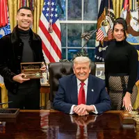 Georgina Rodriguez bersama Ronaldo saat Berkunjung ke Donald Trump di Gedung Putih. [@cristiano]