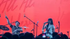 Band Reality Club kembali tampil di Soundrenaline 2026 mengajak gitaris dari Last Dinosaurus. (KLY/Budy Santoso)