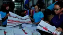 Suasana pengerjaan pelipatan surat suara pilpres di PT Temprint yang terletak di Jalan Palmerah Barat Nomor 08 Grogol Utara, Jakarta (Liputan6.com/Andrian M Tunay)