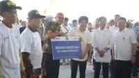 Menteri BUMN Rini Soemarno saat kunjungan kerja ke Desa Lemah Duhur, Kecamatan Tempuran Kabupaten Karawang. (Dok Kementerian BUMN)