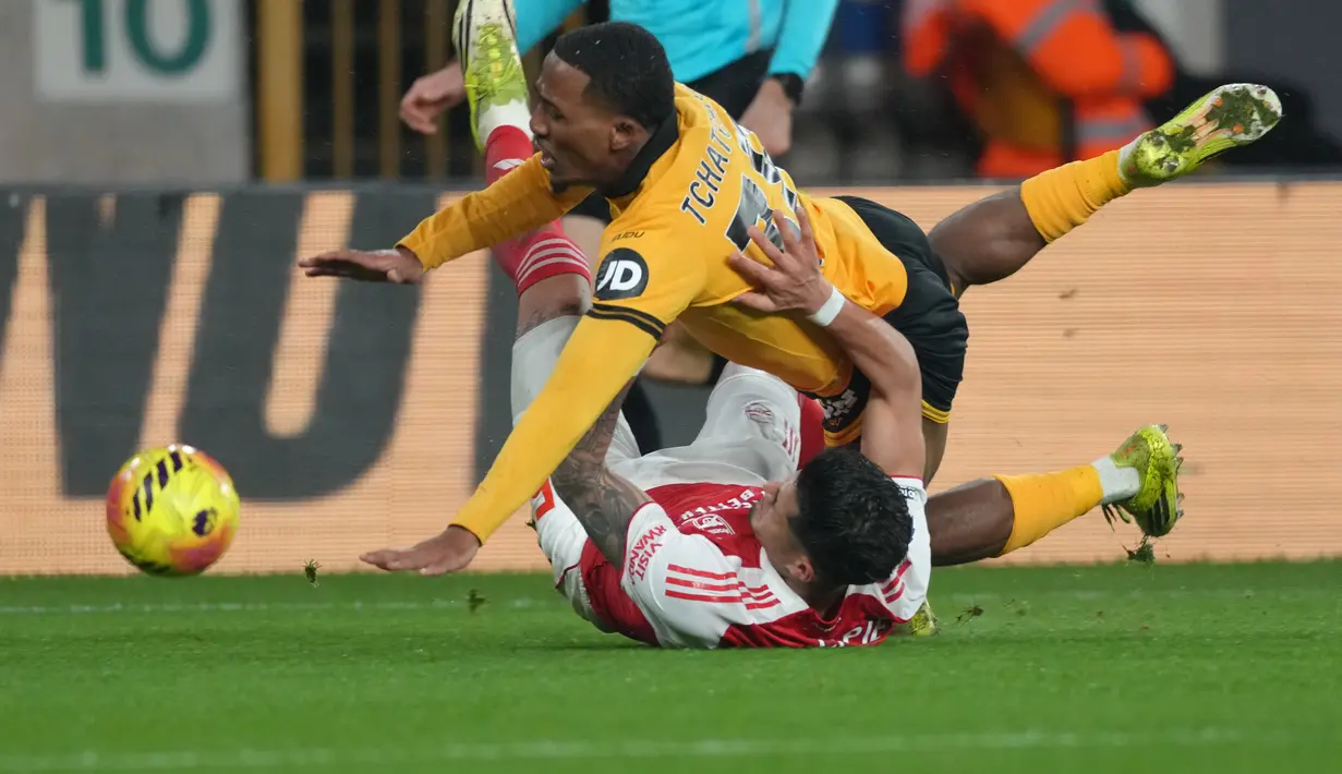 Dalam lima pertandingan terakhir, tujuh poin melayang dari genggaman. Di tengah ketatnya persaingan, situasi ini memunculkan pertanyaan besar tentang ketahanan mental dan ketajaman Arsenal di momen penentuan.