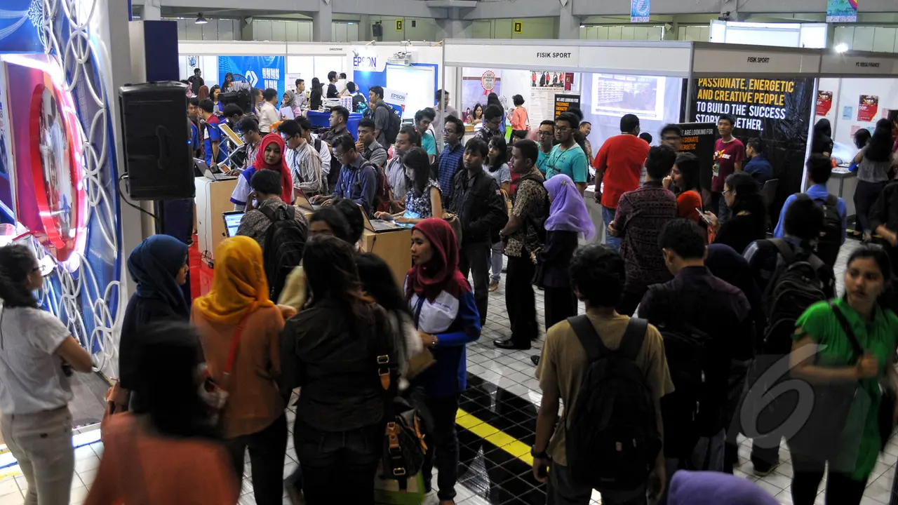 Ratusan Pencari Kerja ‘Serbu’ Balairung UI