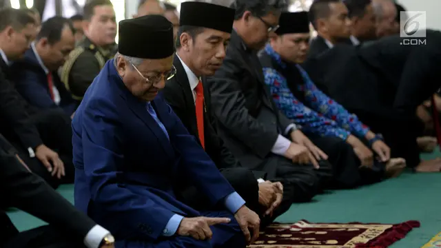 Jokowi dan Mahathir Salat Jumat Bersama