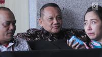 Mantan Sekretaris Mahkamah Agung (MA) Nurhadi Abdurachman berada di ruang tunggu sebelum pemeriksaan di Gedung KPK, Jakarta, Selasa (6/11). Nurhadi diperiksa sebagai saksi untuk mantan petinggi Lippo Group, Eddy Sindoro. (Merdeka.com/Dwi Narwoko)