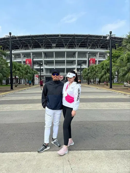 Potret terbaru Jennifer Dunn belakangan ini memang sangat mencuri perhatian netizen. Terlebih, ia juga sudah tak lagi mengenakan hijab. (instagram/harrisfaisal_11)