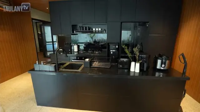 Rumah baru Desta yang penuh kamuflase