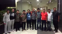 Pelatih Semen Padang, Nilmaizar, mendapat dukungan dari tokoh sepak bola Sumbar dalam menjalankan tugas melatih. (Bola.com/Arya Sikumbang)