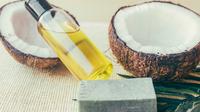 Minyak kelapa bisa jadi alternatif yang mudah ditemukan, apabila kamu tidak memiliki makeup remover. [Dok/freepik.com]