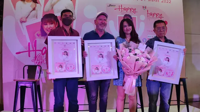 Happy Asmara meluncurkan album perdananya di KFC Kemang, Jumat (4/3/2022)