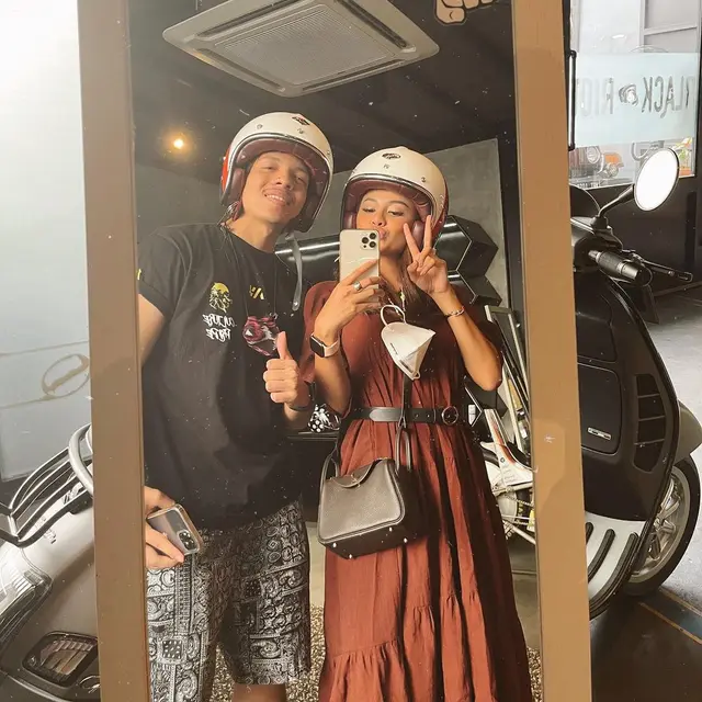 6 Potret Aurel Hermansyah dan Atta Halilintar Kencan Naik Motor, Romantis