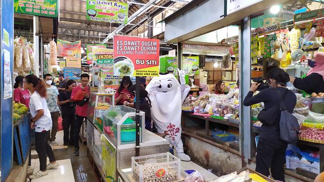 Foto: La'eeb Curi Perhatian Warga Solo saat Kunjungi Pasar Gede dan Kompleks Keraton Kasunanan