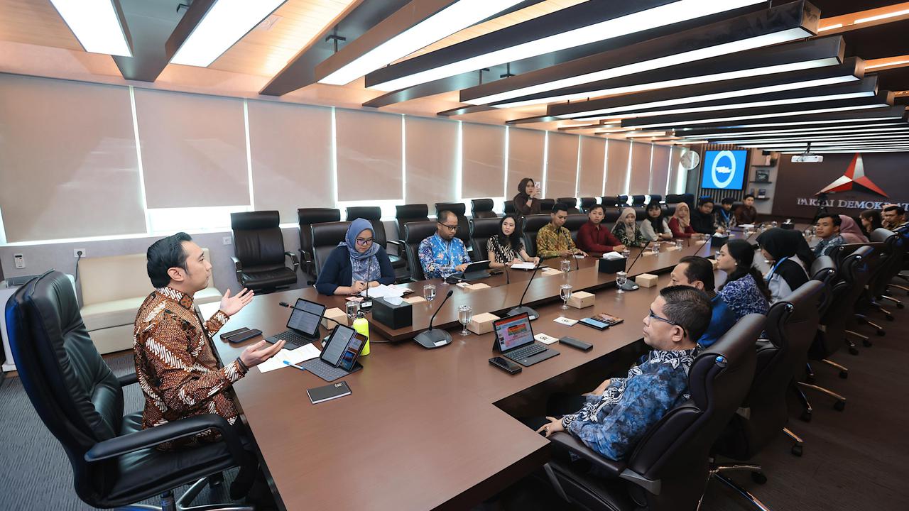 Wakil Ketua MPR RI dari Partai Demokrat Edhie Baskoro Yudhoyono (Ibas)  dalam acara FGD dengan tema “Pentingnya Kehidupan Berkelanjutan: Gaya Hidup Ramah Lingkungan untuk Masa Depan”, di Ruang Rapat Partai Demokrat DPR RI, Kamis (12/12/2024) (Istimewa)