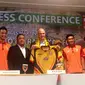 Mitra Kukar perkenalkan pelatih baru asal Spanyol di Jakarta, Rabu (20/12/2017). (Bola.com/Benediktus Gerendo Pradigdo)