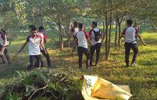 Polres Lombok Tengah Bersihkan Sampah di Bypass Menuju Bandara, Ajak Warga Jaga Lingkungan